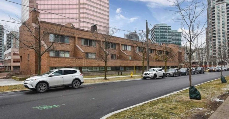 105-1 Duplex Avenue, Toronto, ON, M2M 4G6