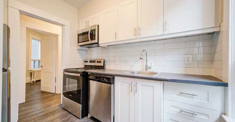 4-1074 St Clair Avenue W, Toronto, ON, M6E 3H3 - 18