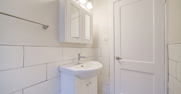 4-1074 St Clair Avenue W, Toronto, ON, M6E 3H3 - 11