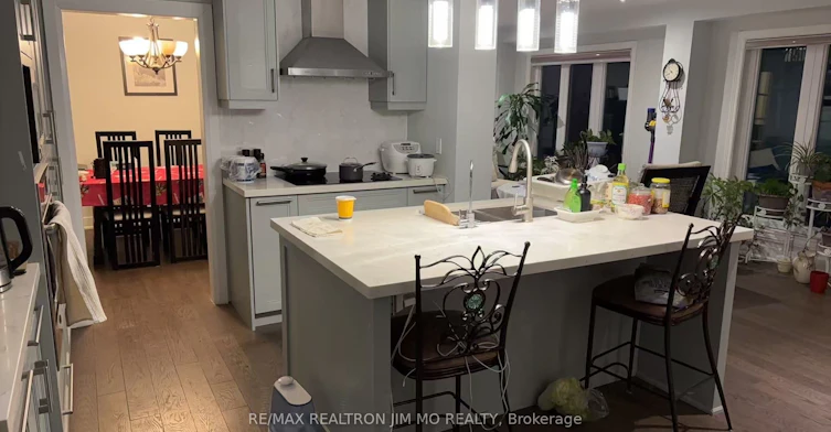 145 Steeles Avenue E, Toronto, ON, M2M 3Y5 - 2