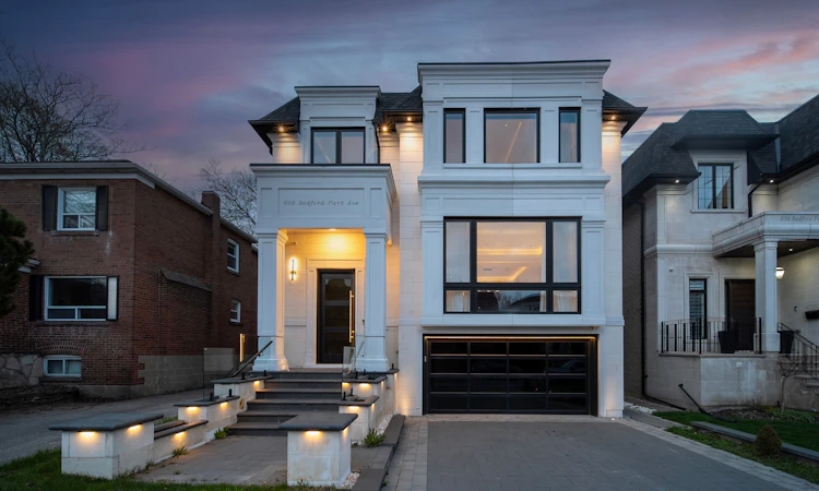 658 Bedford Pk Avenue