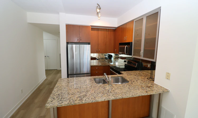 1404-438 King Street W