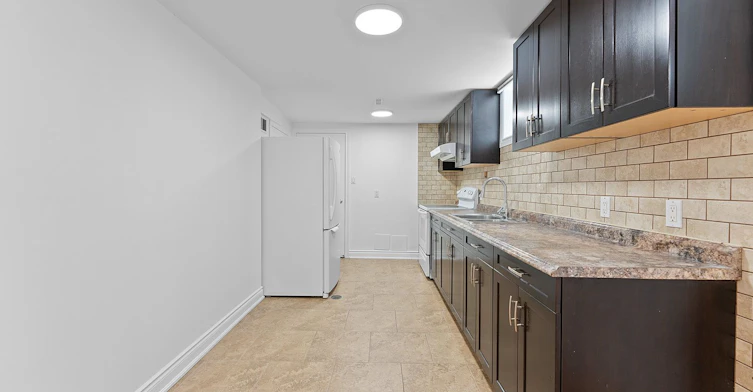 LOWER-502 Westmount Avenue, Toronto, ON, M6E 3N5 - 9