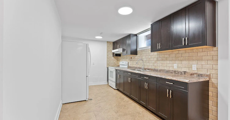 LOWER-502 Westmount Avenue, Toronto, ON, M6E 3N5 - 10