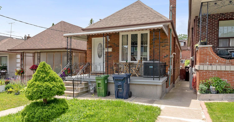 LOWER-502 Westmount Avenue, Toronto, ON, M6E 3N5 - 4