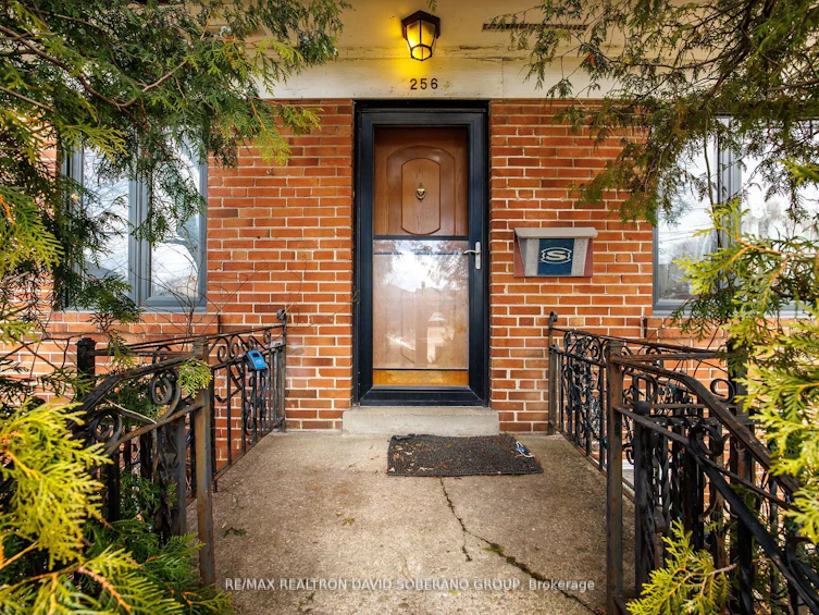 256 Codsell Avenue, Toronto, ON, M3H 3X1 - 3
