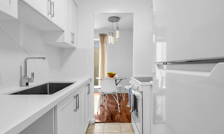 407-8 Kingsbridge Court
