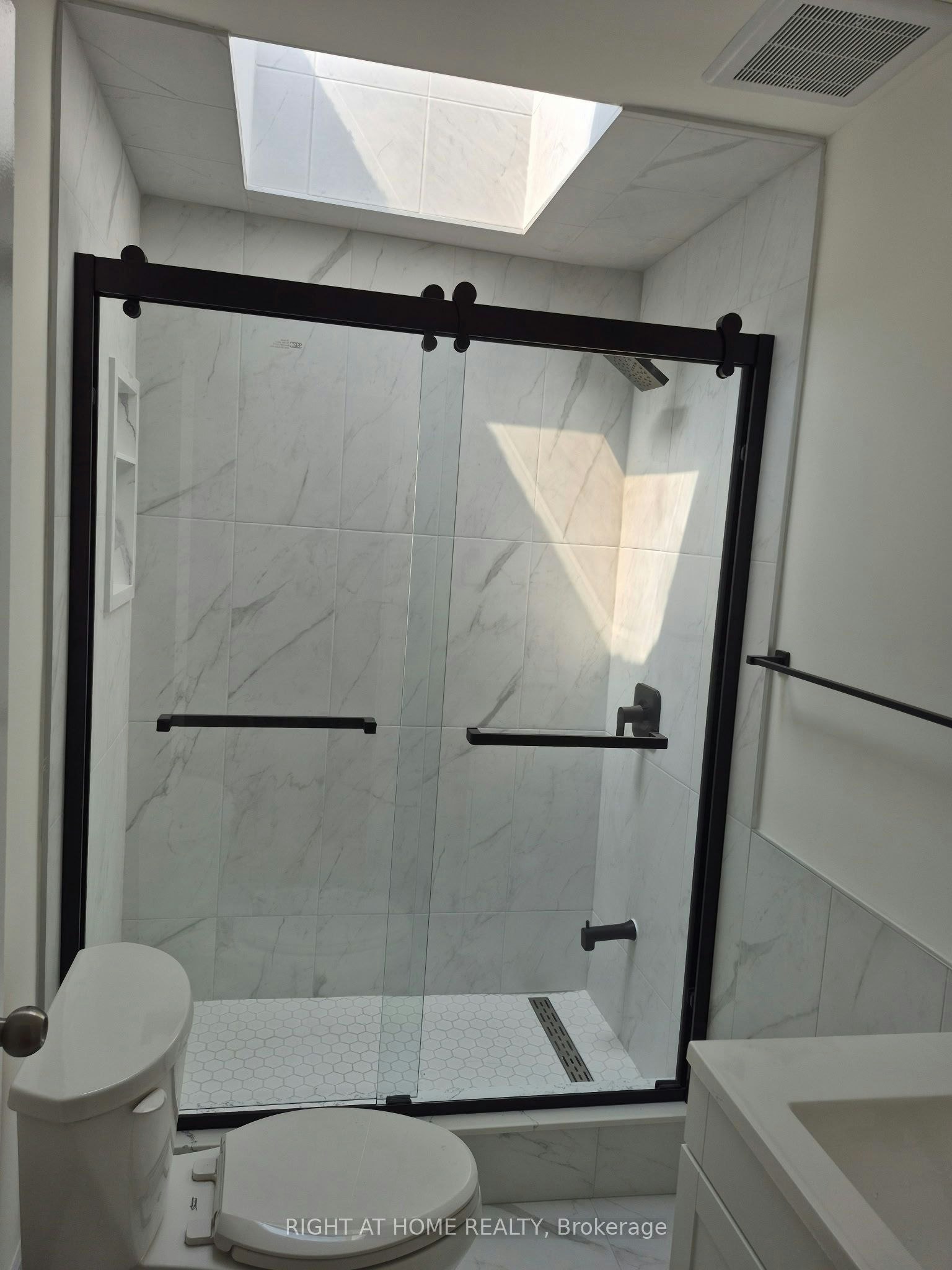 Unit 2-210 Mccaul Street, Toronto, ON, M5T 1W5 - 13