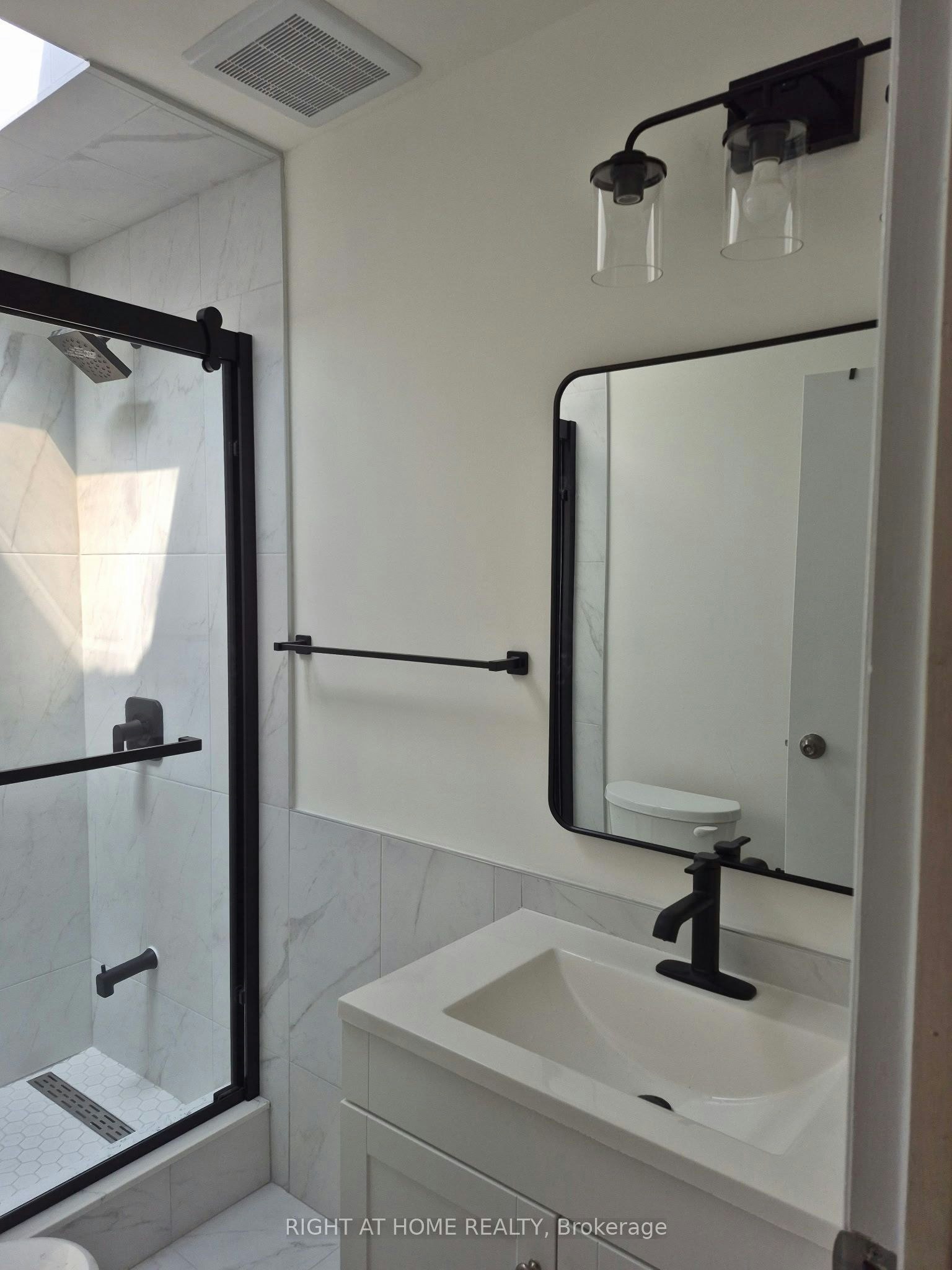 Unit 2-210 Mccaul Street, Toronto, ON, M5T 1W5 - 15
