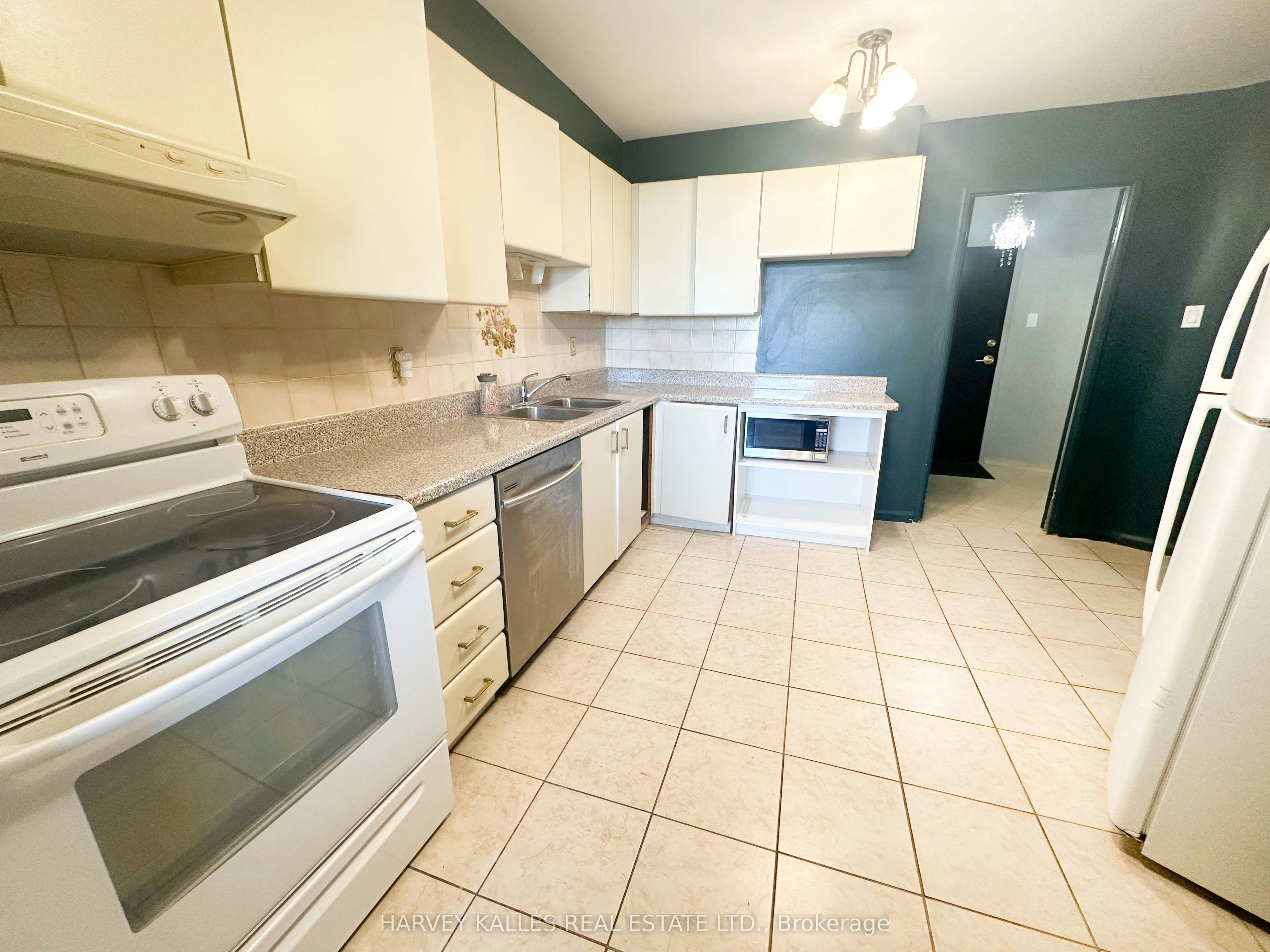 704-150 Neptune Drive, Toronto, ON, M6A 2Y9 - 8