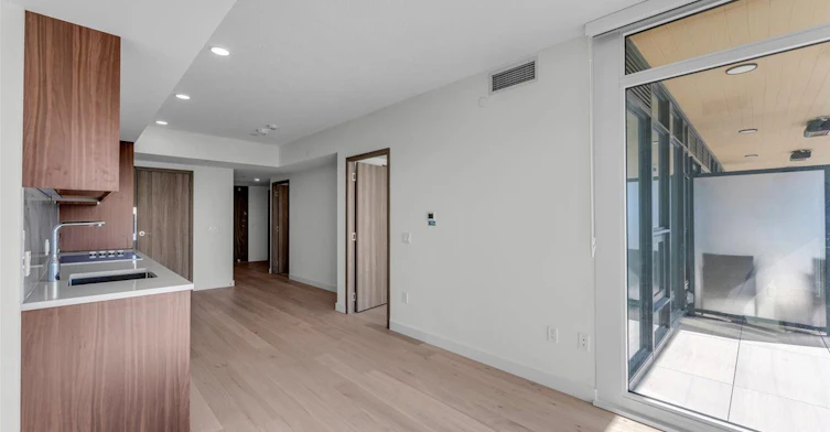 5709-1 Concord Cityplace Way, Toronto, ON, M5V 0X3 - 10