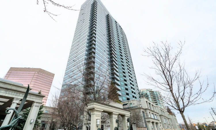 2408-15 Greenview Avenue