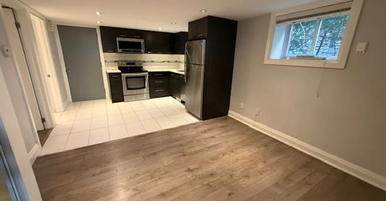 4-32 College View Avenue, Toronto, ON, M5P 1J4 - 2