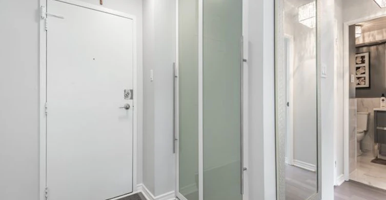 202-105 Mccaul Street, Toronto, ON, M5T 2X4 - 2