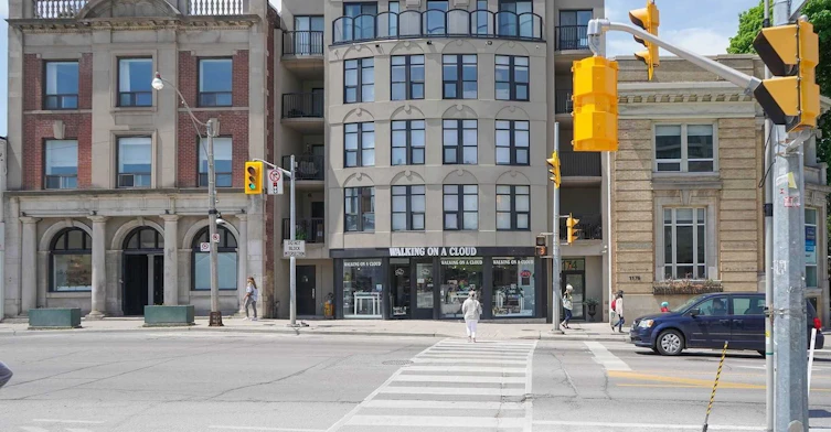 4-1174 Yonge Street, Toronto, ON, M4W 2L9