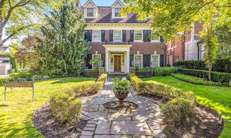 11 Dewbourne Avenue