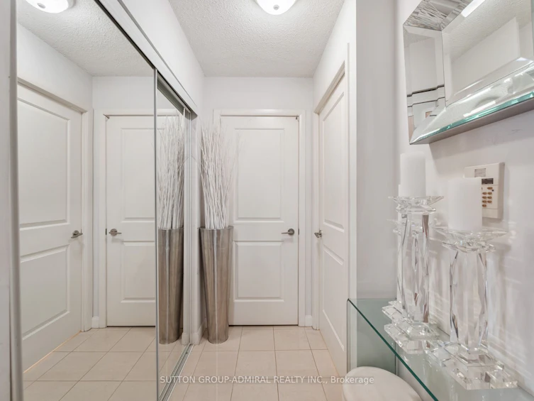 1103-4978 Yonge Street, Toronto, ON, M2N 7G8 - 2