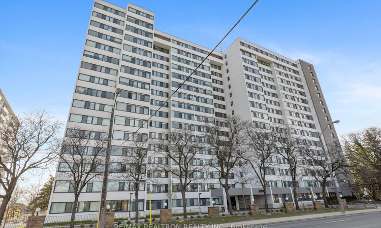 908-3000 Bathurst Street