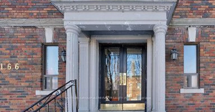 42-166 Eastbourne Avenue, Toronto, ON, M5P 2G6