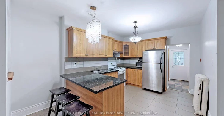 Main Level-233 Borden Street, Toronto, ON, M5S 2N5 - 2