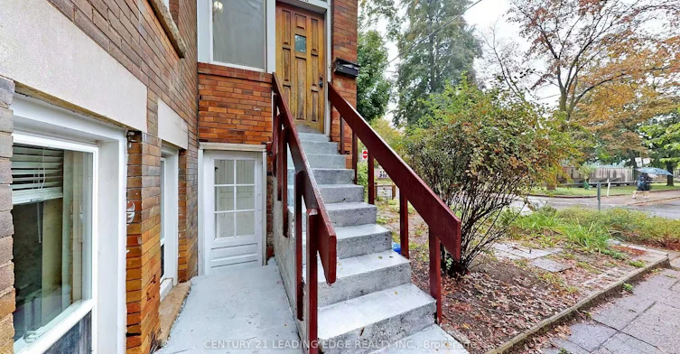 Main Level-233 Borden Street, Toronto, ON, M5S 2N5 - 13
