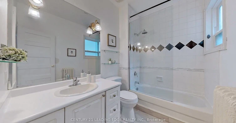 Main Level-233 Borden Street, Toronto, ON, M5S 2N5 - 11