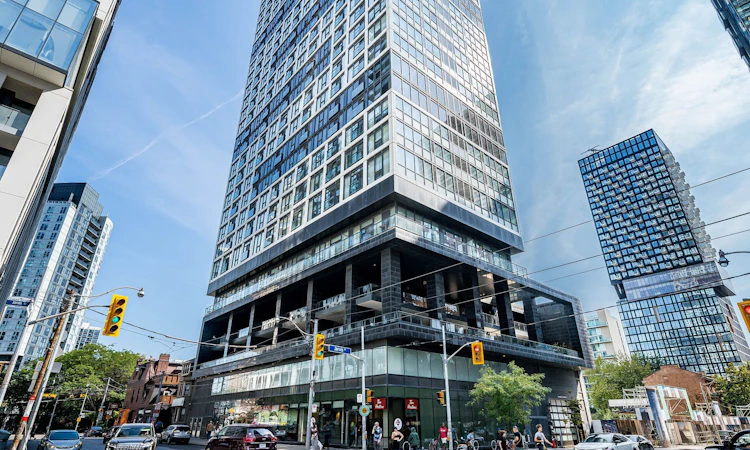 3708-181 Dundas Street E