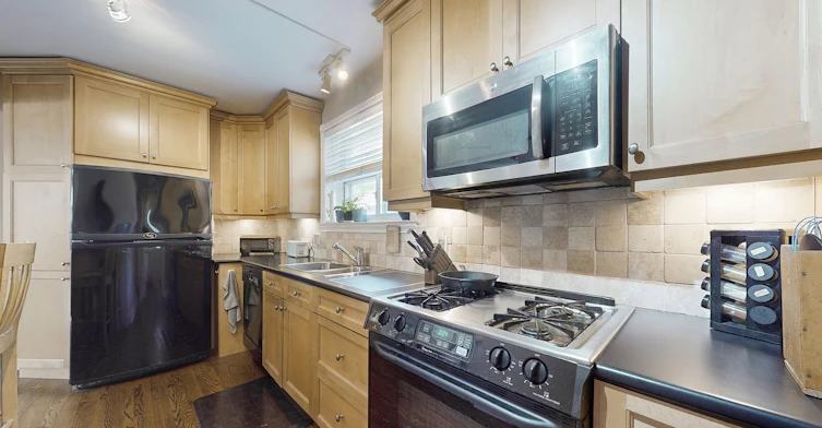 242 Joicey Boulevard, Toronto, ON, M5M 2V7 - 9