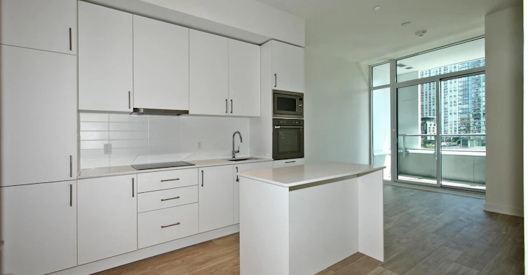 404W-27 Bathurst Street, Toronto, ON, M5V 0R1 - 2