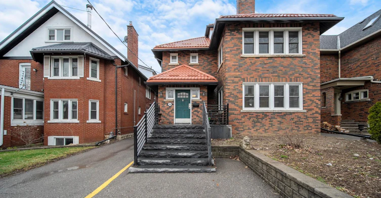 Third Floor-896 Avenue Road, Toronto, ON, M5P 2K6 - 2