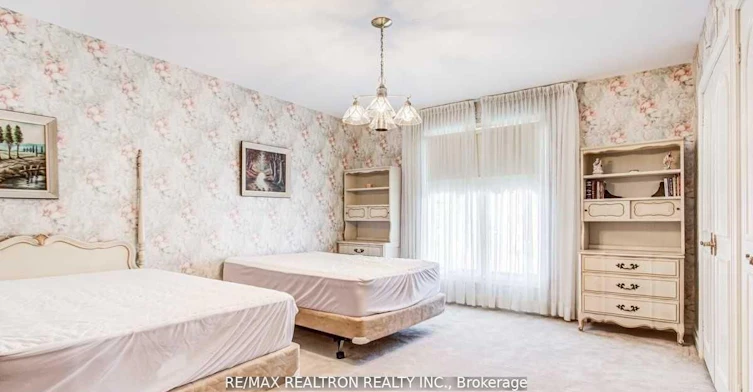 29 Sultana Avenue, Toronto, ON, M6A 1T2 - 33