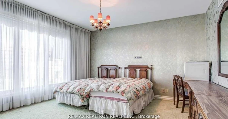 29 Sultana Avenue, Toronto, ON, M6A 1T2 - 31