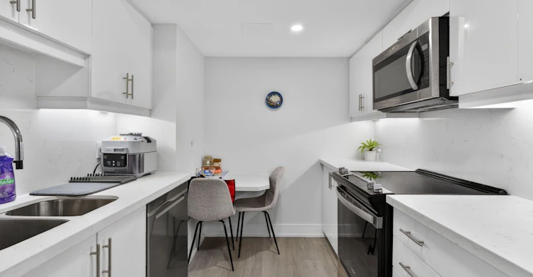 1B-24 College View Avenue, Toronto, ON, M5P 1J4 - 12