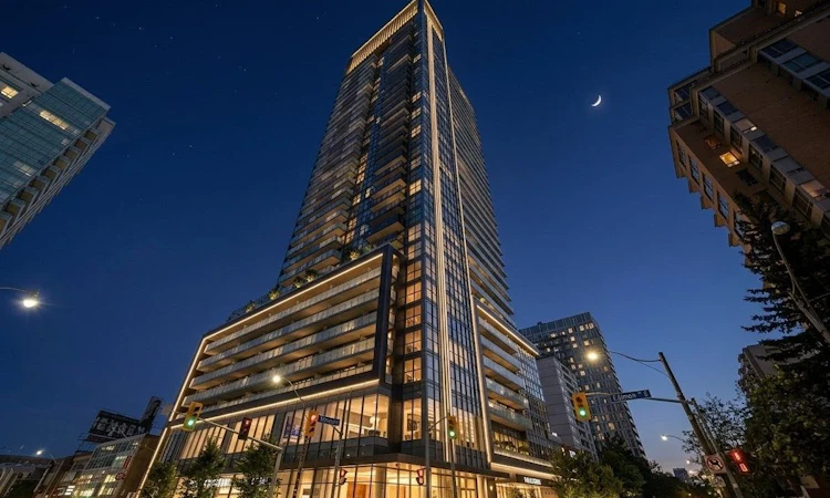 3212-125 Redpath Avenue