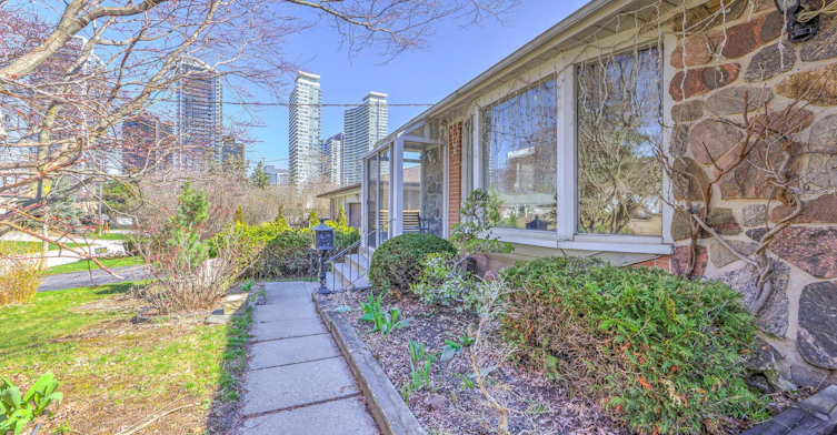63 Hopperton Drive, Toronto, ON, M2L 2S7 - 2