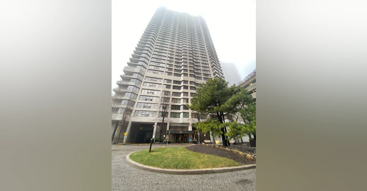 2202-65 Harbour Square, Toronto, ON, M5J 2L4
