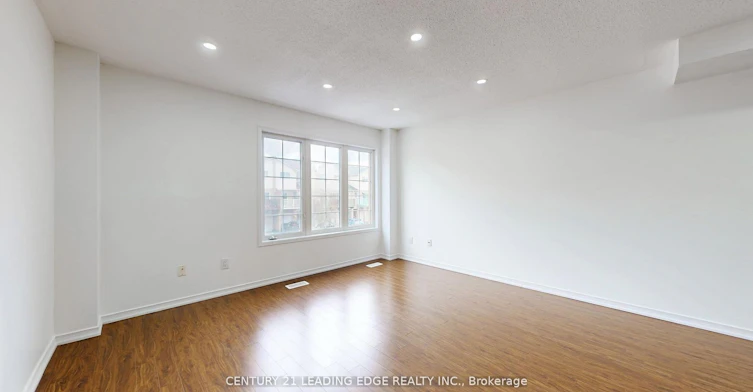 38 Rumi Crescent, Toronto, ON, M4A 2X6 - 9