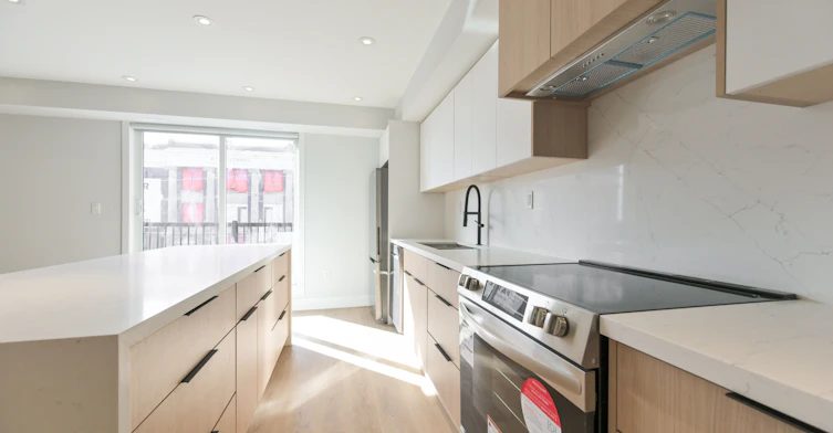 Upper-997 Dufferin Street, Toronto, ON, M6H 4B2 - 4