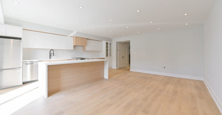Upper-997 Dufferin Street, Toronto, ON, M6H 4B2 - 9
