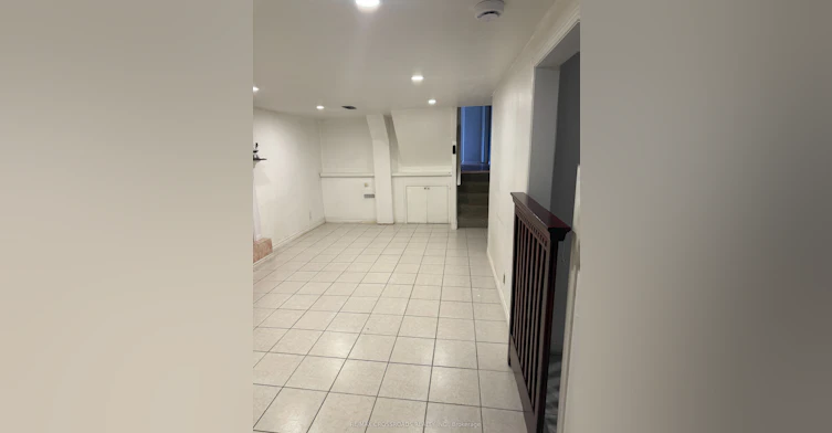 3 Lisburn Crescent, Toronto, ON, M2J 2Z5 - 11