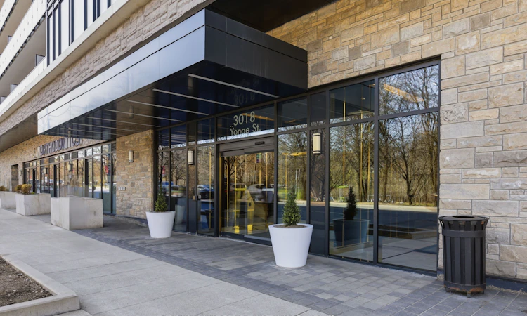 617-3018 Yonge Street