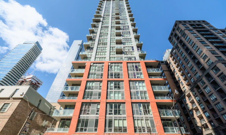 1307-126 Simcoe Street