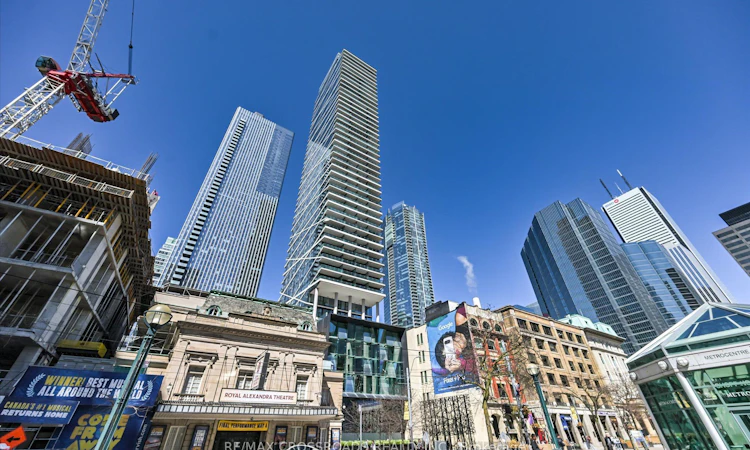 3006-224 King Street W