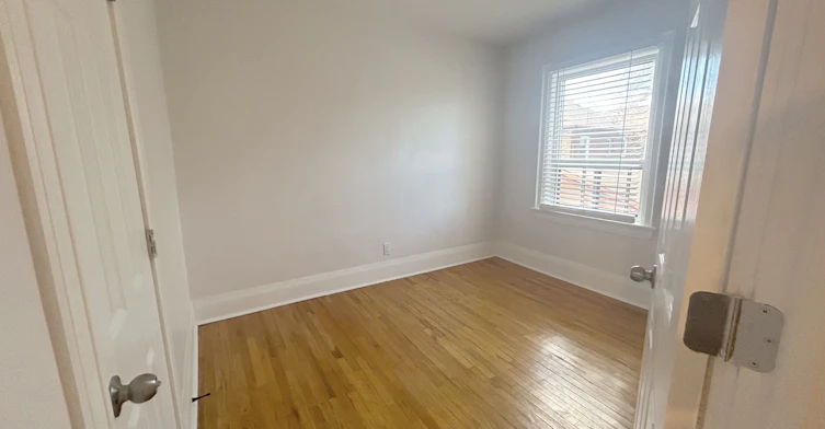 342 Eglinton Avenue E, Toronto, ON, M4P 1L8 - 17