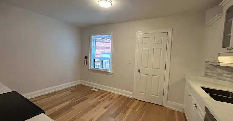 342 Eglinton Avenue E, Toronto, ON, M4P 1L8 - 9