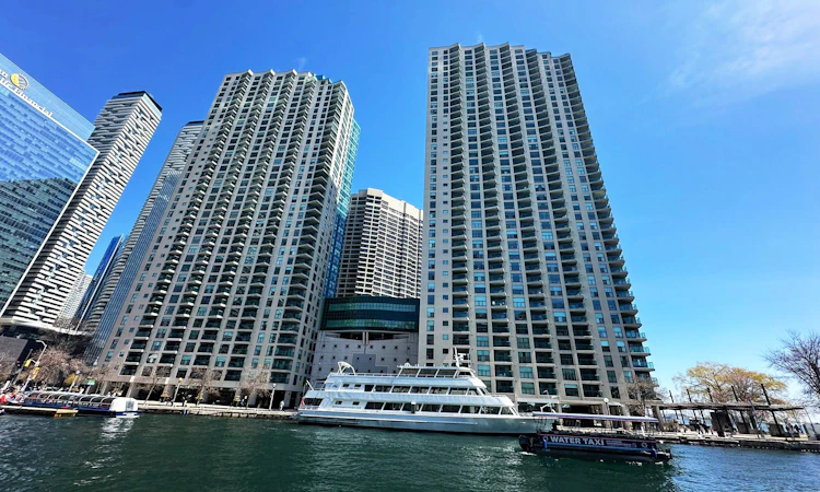 3005-77 Harbour Square