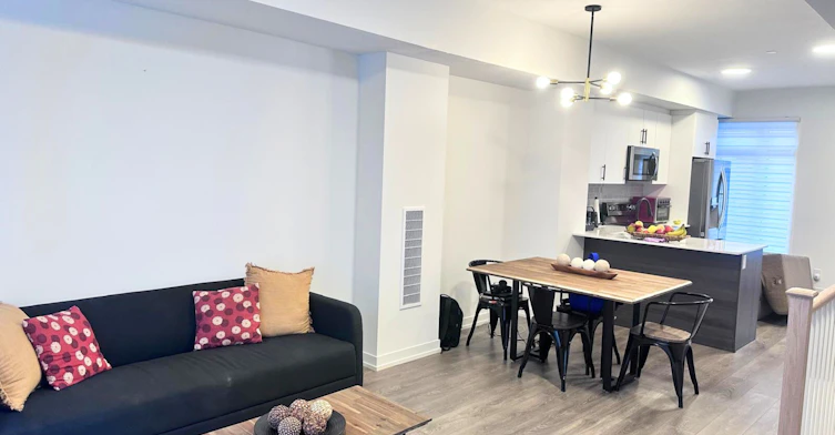 Room 5-9 Spruce Pines Crescent, Toronto, ON, M4A 0A9 - 8