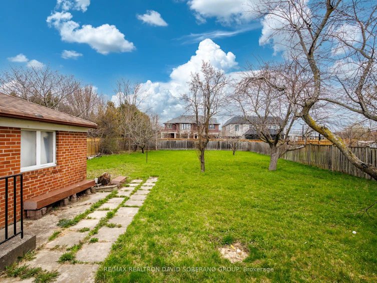 16 Faith Avenue, Toronto, ON, M3H 1W3 - 30