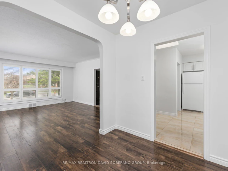16 Faith Avenue, Toronto, ON, M3H 1W3 - 8