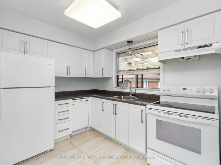 16 Faith Avenue, Toronto, ON, M3H 1W3 - 9